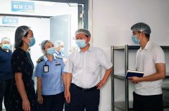 <b>以“不时安心不下”的义务感和“久久为功”</b>